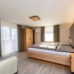 Haus Meneweger Apartman Flachau