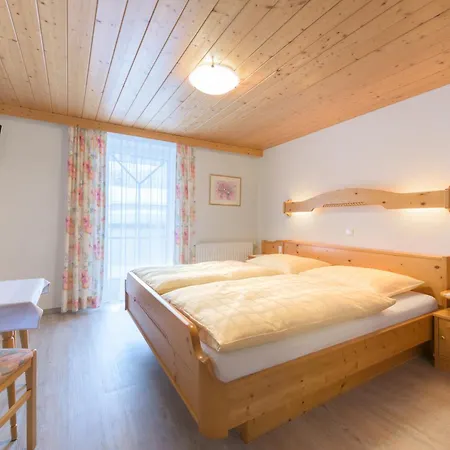 Haus Meneweger Apartamento